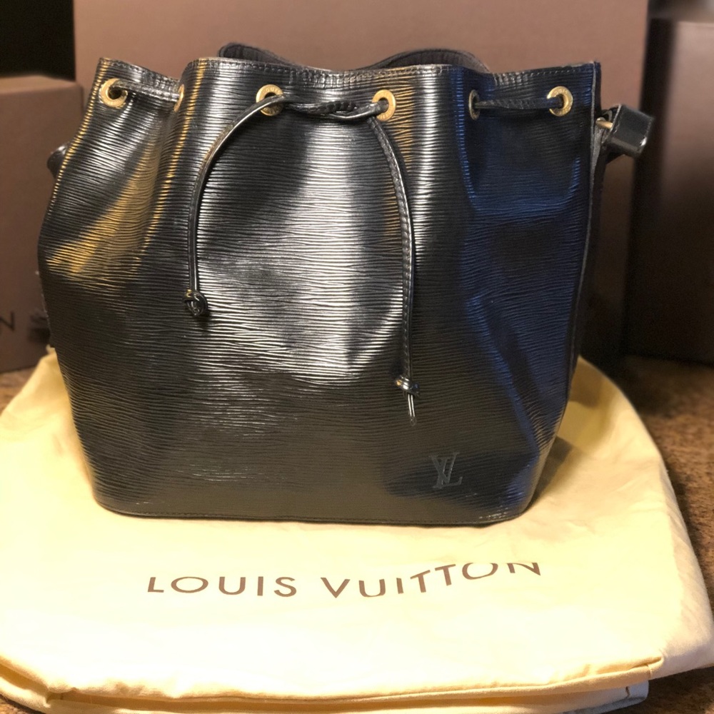 Sale🎉Vintage authentic Louis Vuitton black epi